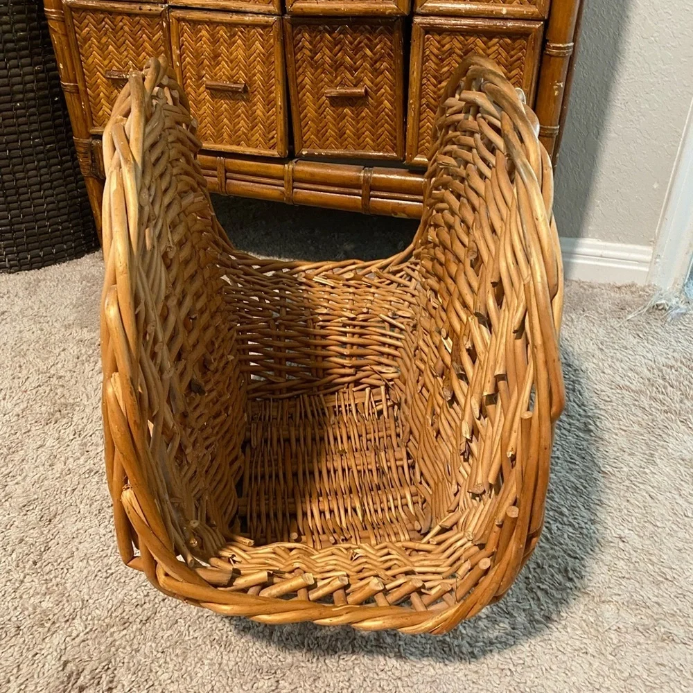 Vintage Wicker Arched Magazine Holder 18”W x 16”H x 10”D at widest points